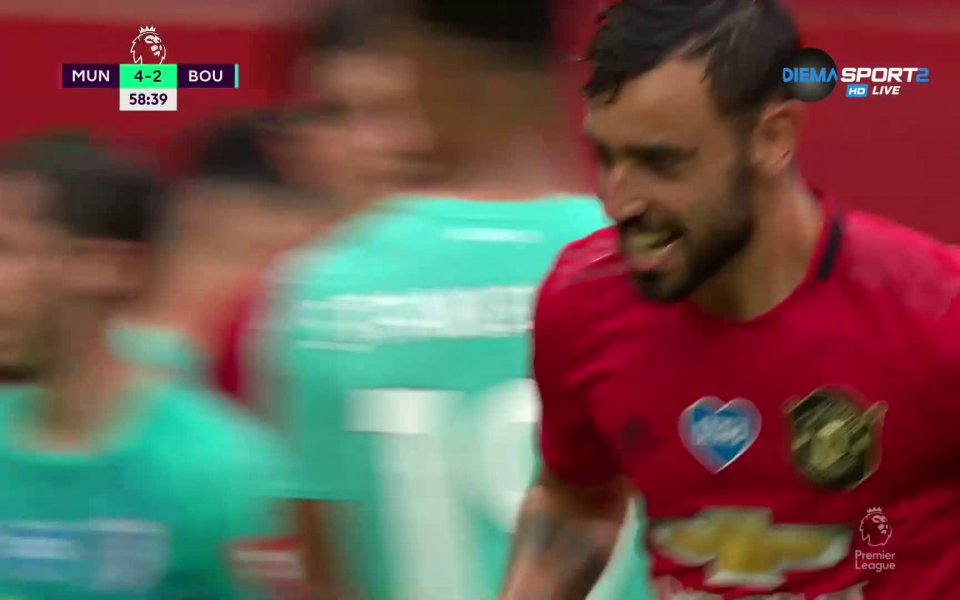 В 60-ата минута на двубоя между Манчестър Юнайтед и Борнемут,
