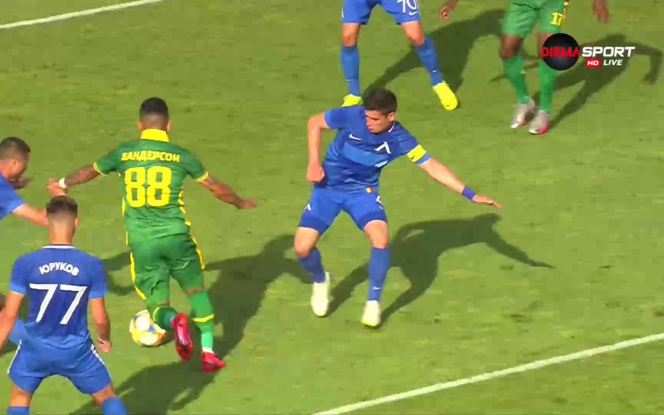 Лудогорец повежда срещу Левски от дузпа чрез Козмин Моци в