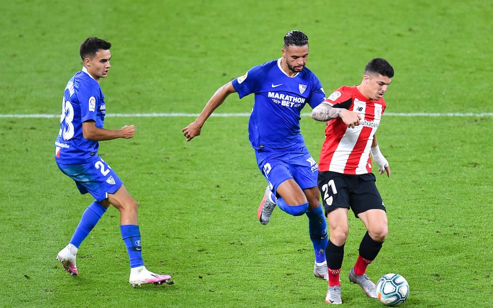 Отборът на Севиля е на прага на класиране в групите