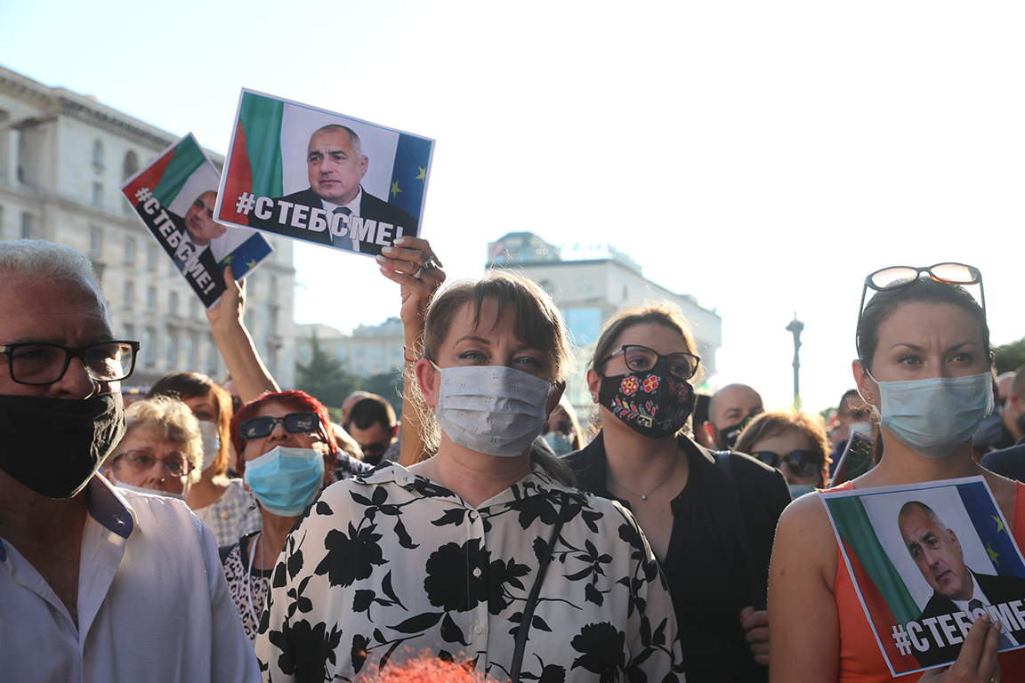 <p>Два протеста на метри един от друг, сблъсъци, арестувани</p>