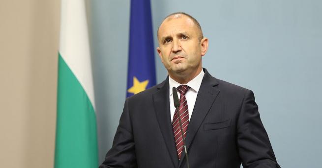 България Радев: С внушения и интриги се удължава кризата, доверието