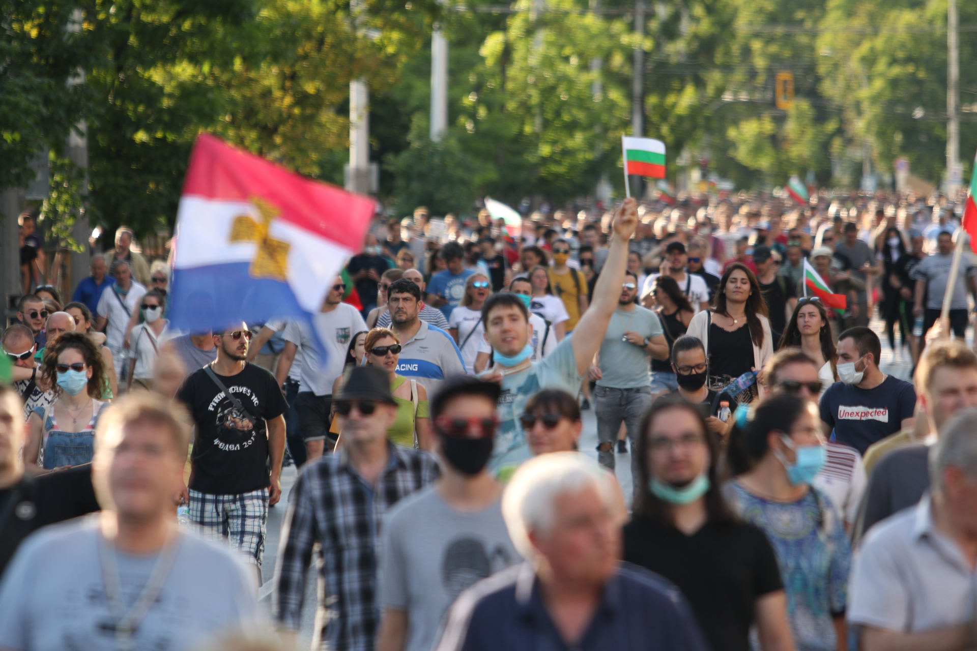 За трета поредна вечер граждани се събраха на протест в центъра на София