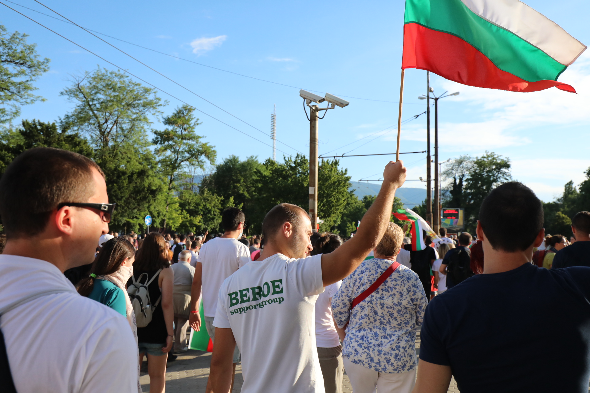 За трета поредна вечер граждани се събраха на протест в центъра на София