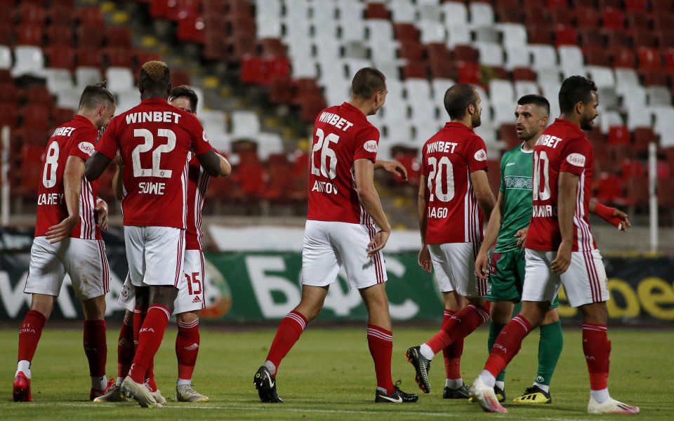 В Белгия отчитат като много сериозна трансферна грешка на Генк