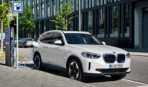 <p>BMW iX3 минава до 460 км на ток</p>