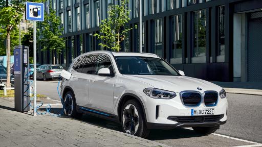  <p>BMW iX3 минава до 460 км на ток</p> 