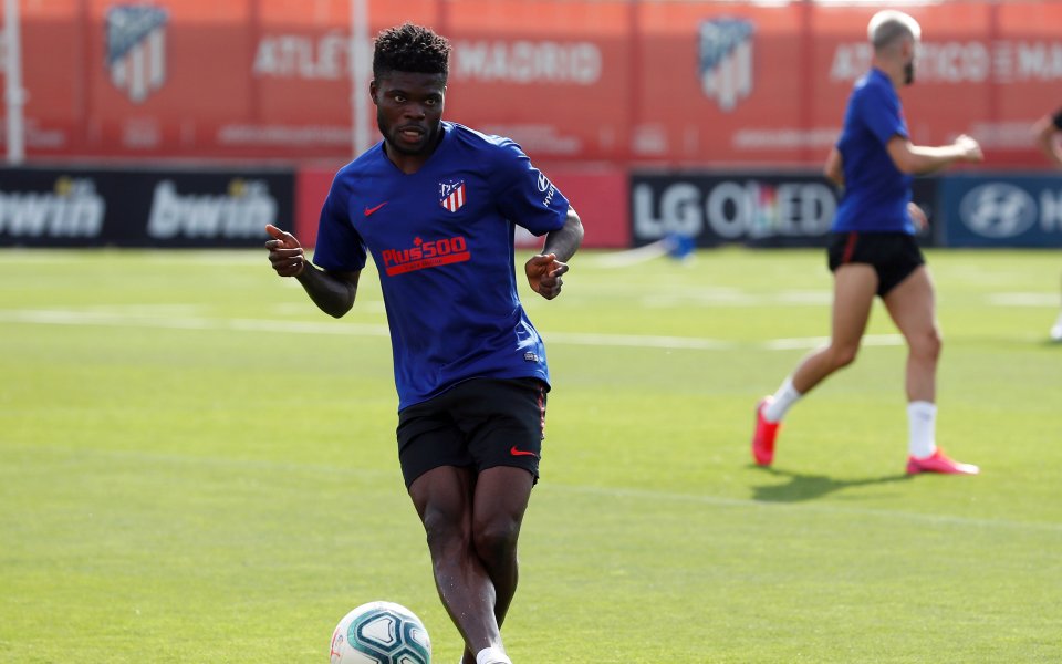 Дефанзивният полузащитник Томас Партей ще подпише нов договор с испанския