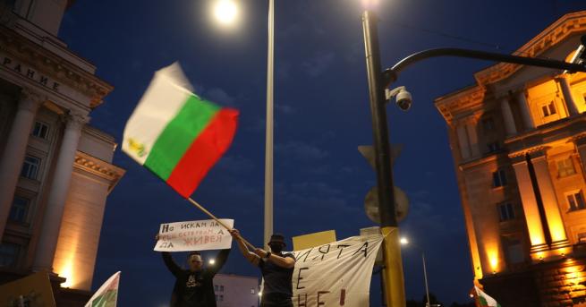 България Спасеното знаме от Росенец пътува към протеста в София