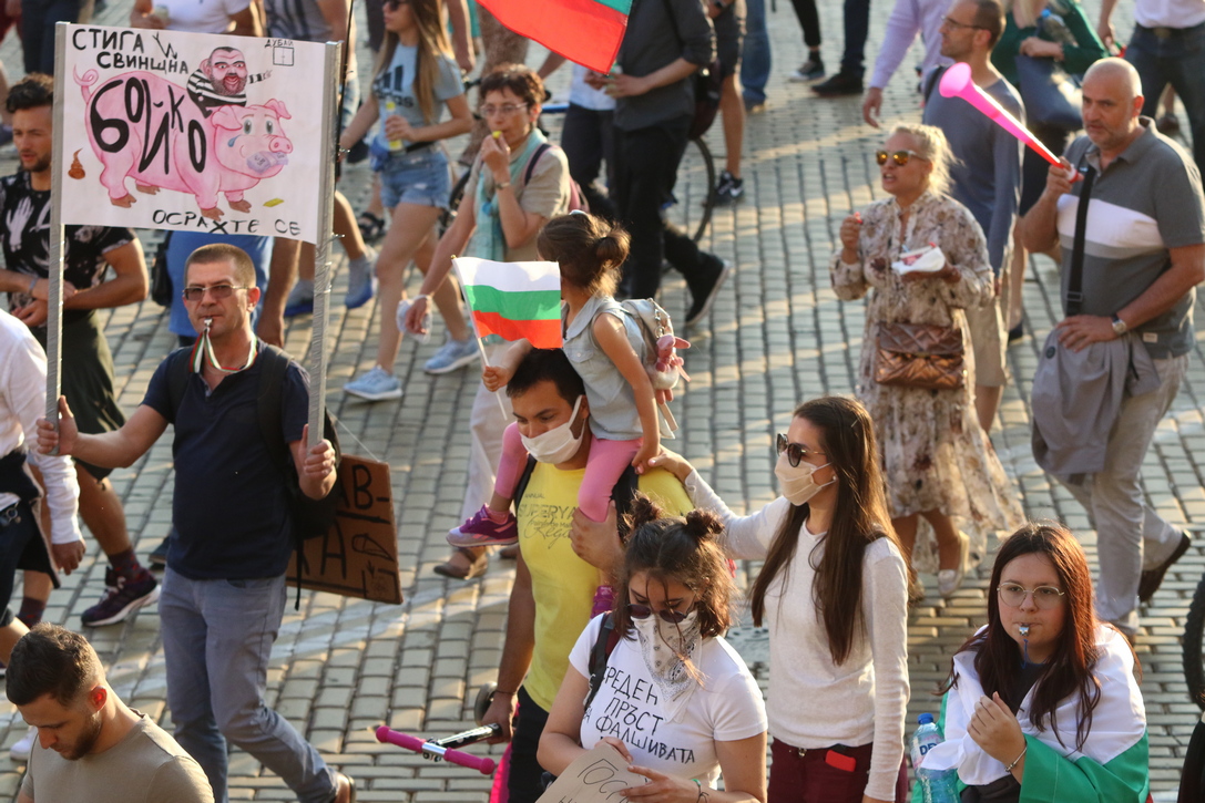 <p>Седма вечер антиправителствени протести в София</p>