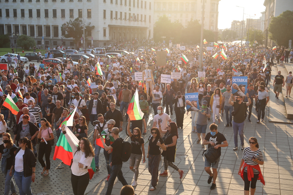 <p>Седма вечер антиправителствени протести в София</p>