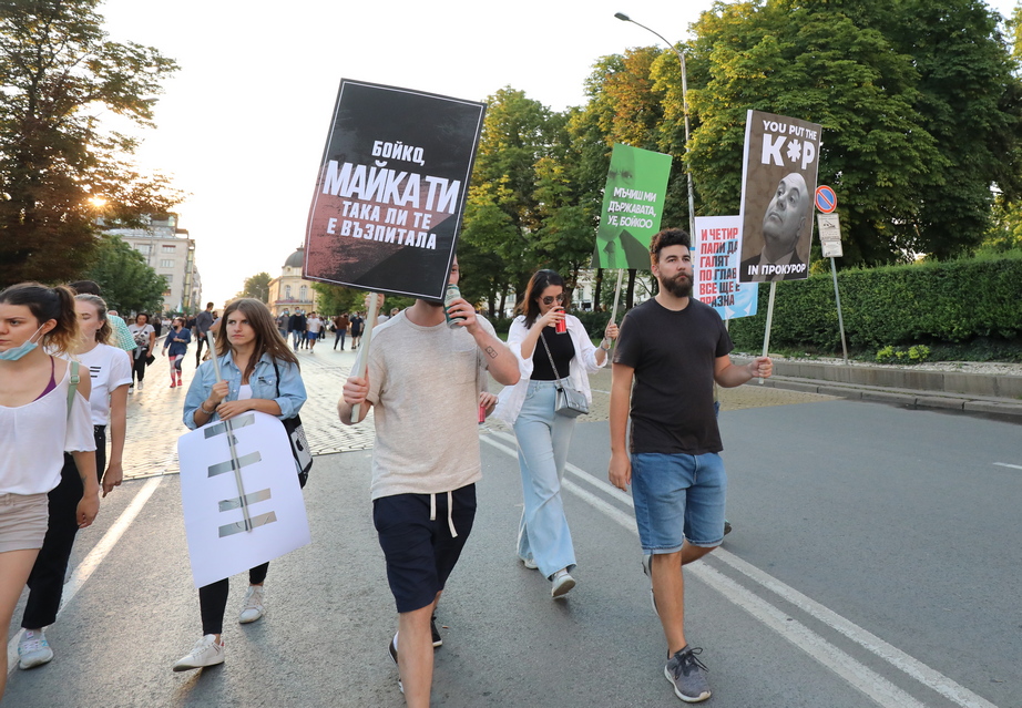 <p>Осма вечер на антиправителствени протести в София</p>