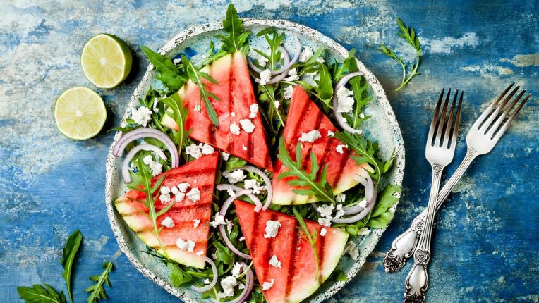  10 лесни и свежи хрумвания за летни салати 