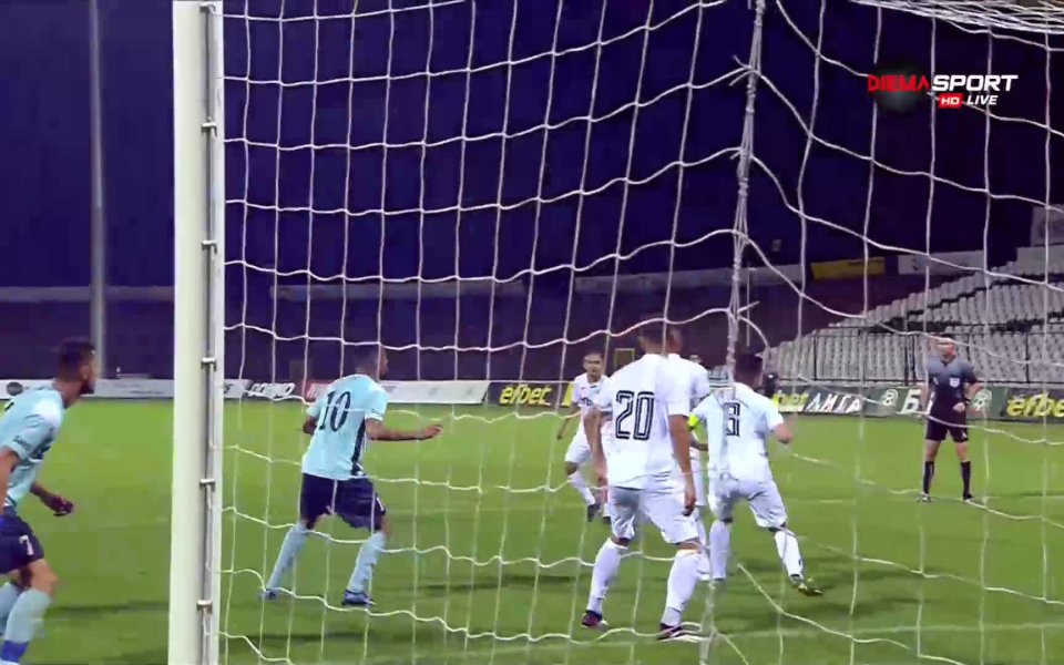 Фернандо Кавалканте се разписа, след като засече центриране от ъглов