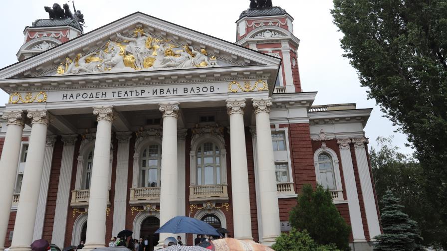  Актьори и другари си взеха последно довиждане с Васил Стойчев 