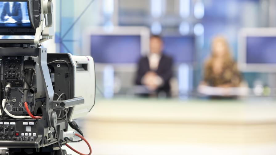  Телевизионна водеща загуби предния си зъб 