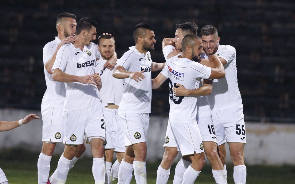 Отборът на Славия постигна инфакртна победа с 2:1 срещу Ботев