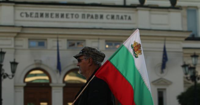 България Протестиращите се събират от сутринта, готвят блокада на парламента