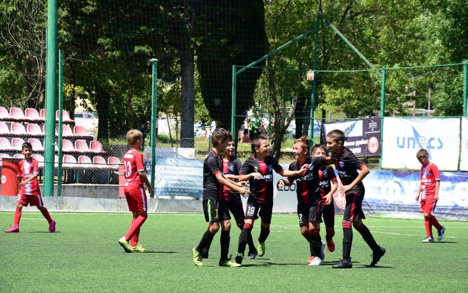Детски футболен турнир зарадва децата в Бургас