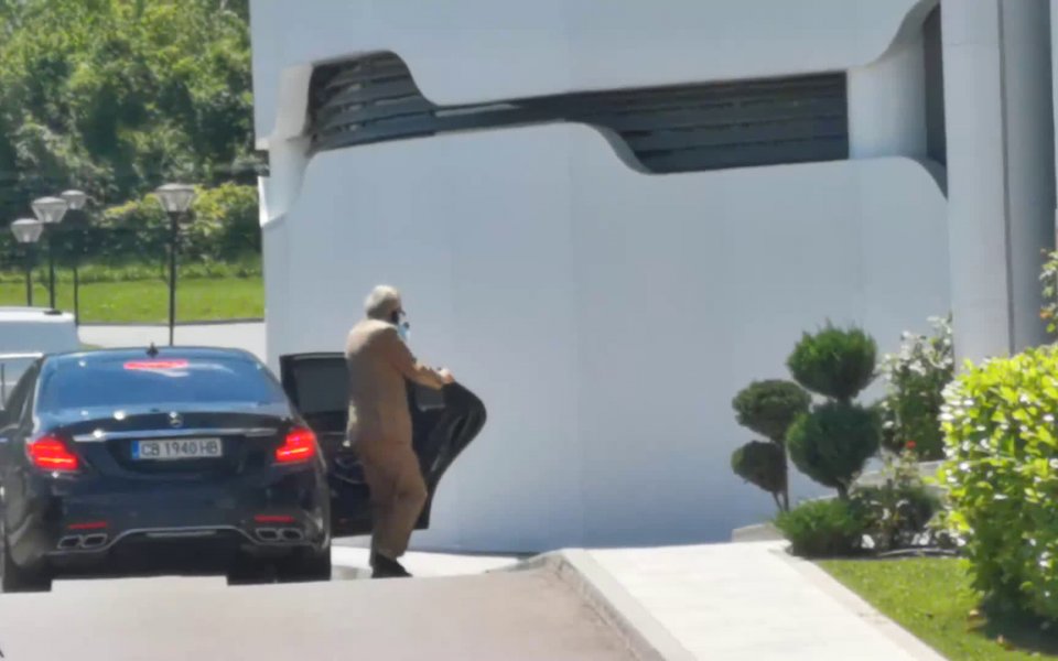 Бившият собственик на Левски Спас Русе също пристигна на базата