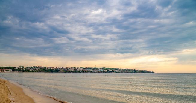 България Своеволията продължават мъж паркира на плажа в Шкорпиловци Шофьорът