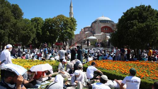  Исторически ден: Първи намаз в 