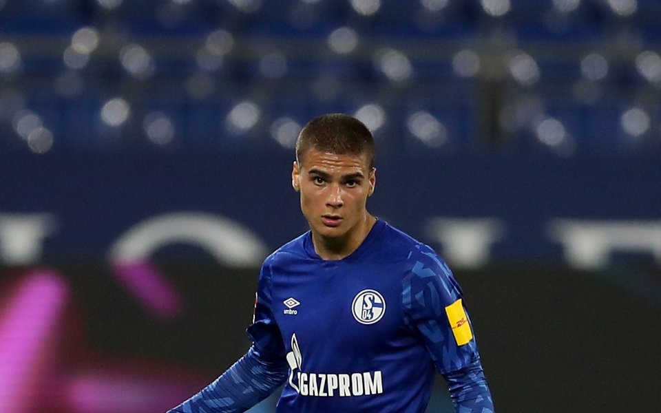 Отборите на Атлетико Мадрид и Тотнъм се интересуват от младия