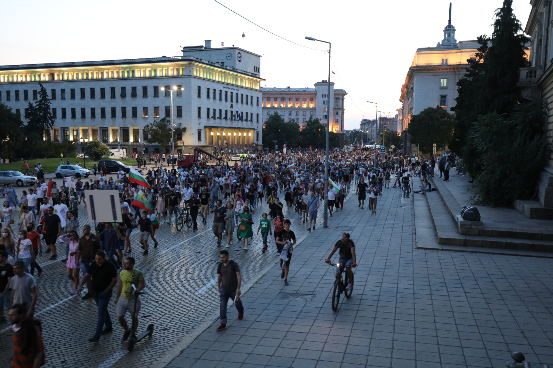 16-ти ден на протести срещу властта в София.