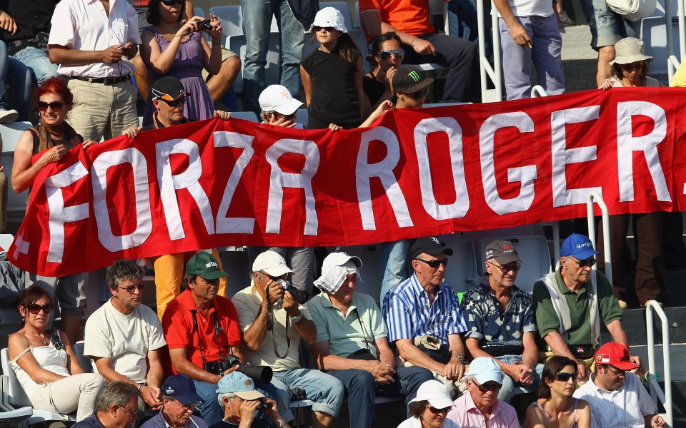 Roger Federer се пусна да продава пица в Пловдив (снимка)