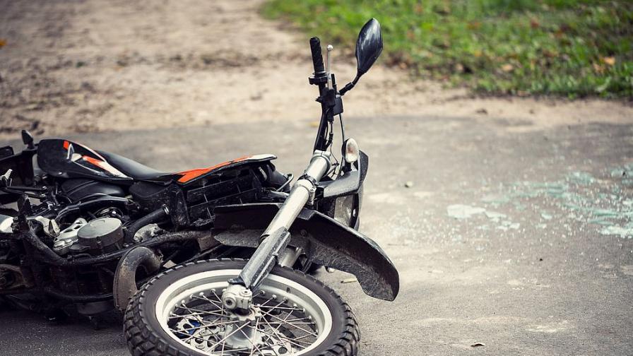 16-годишен без книжка катастрофира с мотоциклет в Бургас