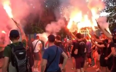 Феновете на Динамо Киев продължават с яростните протести срещу назначаването