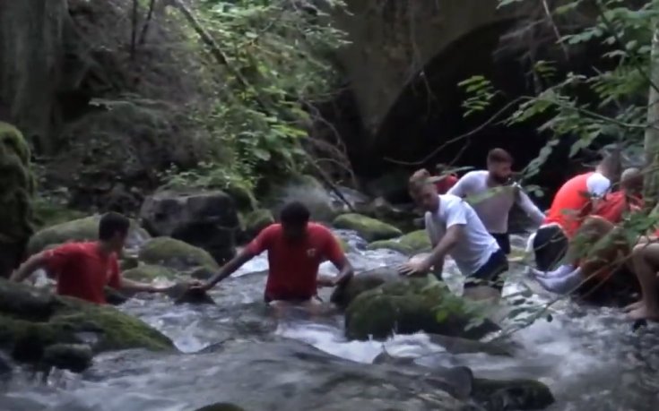 Играчите на Локо Пд възстановяват в река (видео)