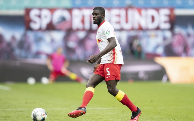 Упамекано е склонил да остане в Лайпциг до 2022-а