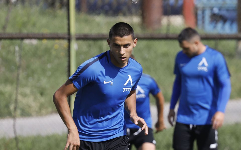 Младият футболист на Левски Здравко Димитров има потенциал да се
