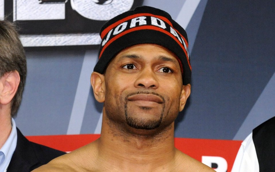 Ушите на Рой Джоунс-младши ще бъдат застраховани за боя с