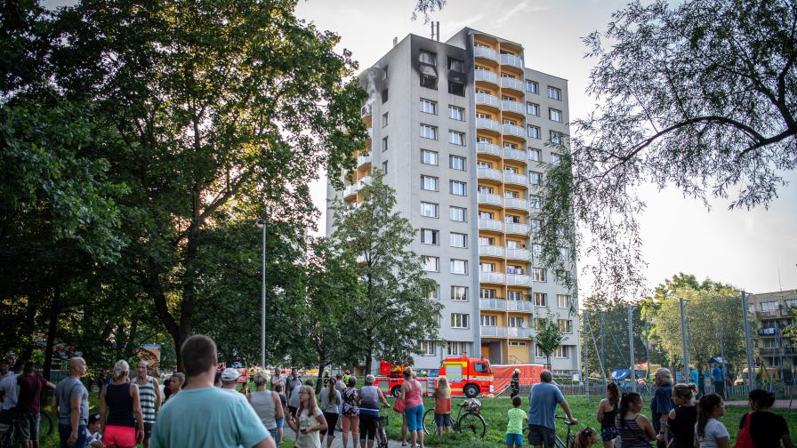 11 души загинаха при пожар в жилищен блок в Чехия