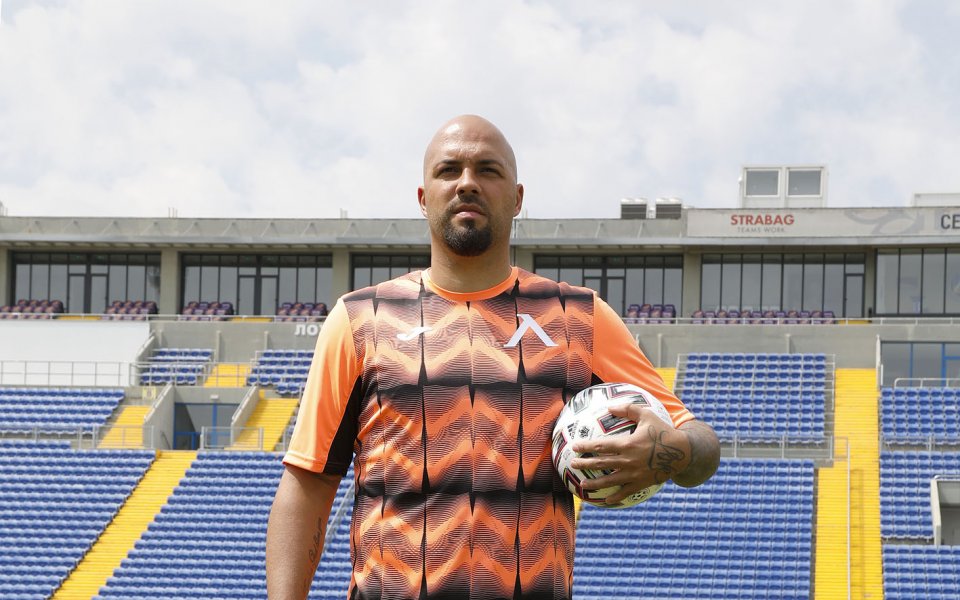 Турски клуб е готов да привлече вратаря и капитан на