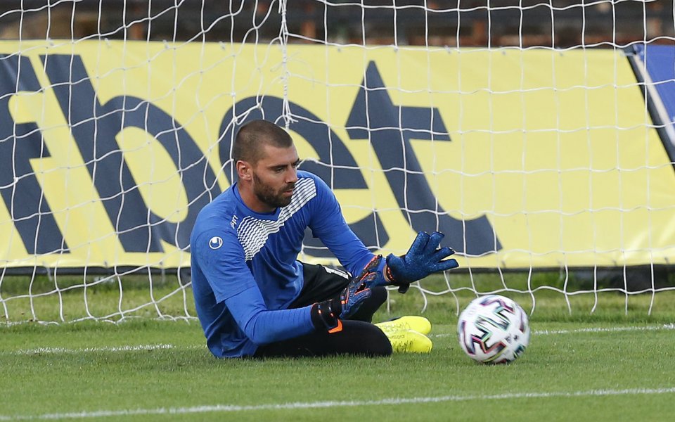 Вратарят на Черно море Георги Георгиев бе повикан спешно в