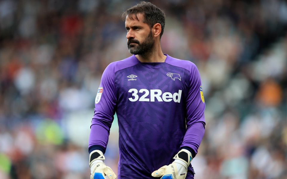 Вратарят Скот Карсън ще остане в Манчестър Сити и през