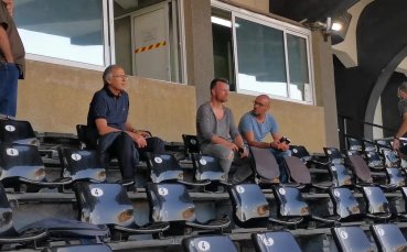 Националният селекционер на България Георги Дерменджиев ще наблюдава двубоят между