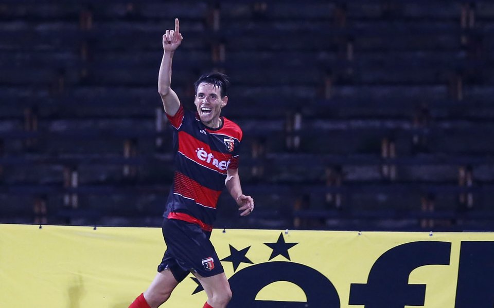 Под ръководството на Бруно Акрапович отборът на Локомотив Пловдив продължава