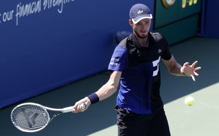 Медведев тръгна с успех защитата на титлата си в Синсинати (галерия)