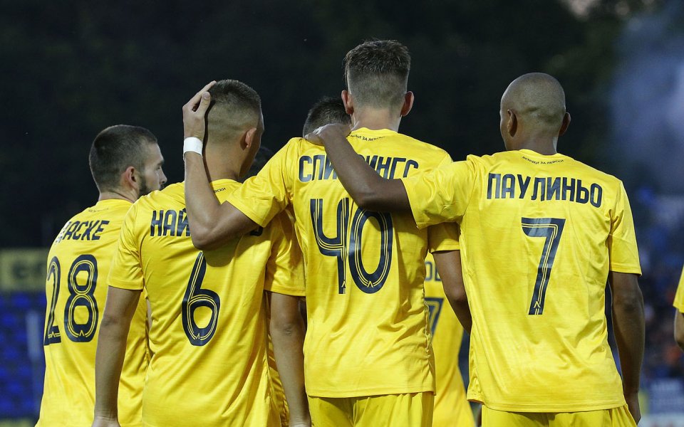 Левски ще подпише договори с трима играчи. Очаква се "сините"