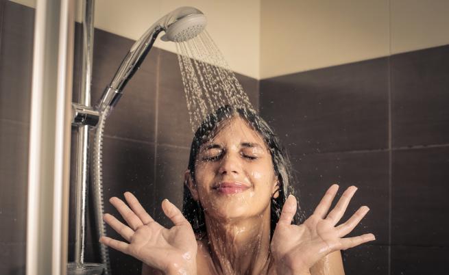 Студеният душ - истински еликсир за кожата на лицето