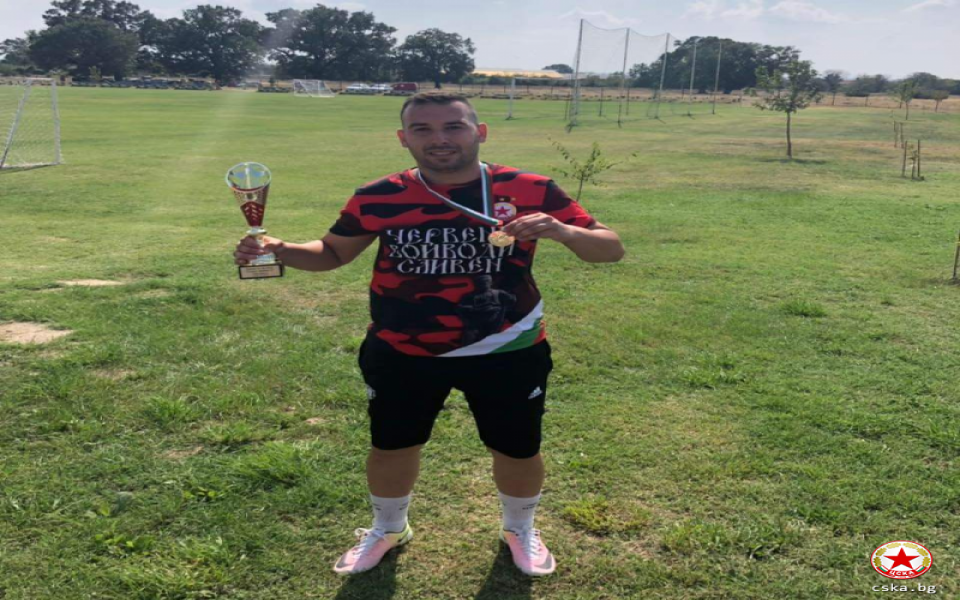 Отборът на ЦСКА се включи в подкрепата към своя привърженик