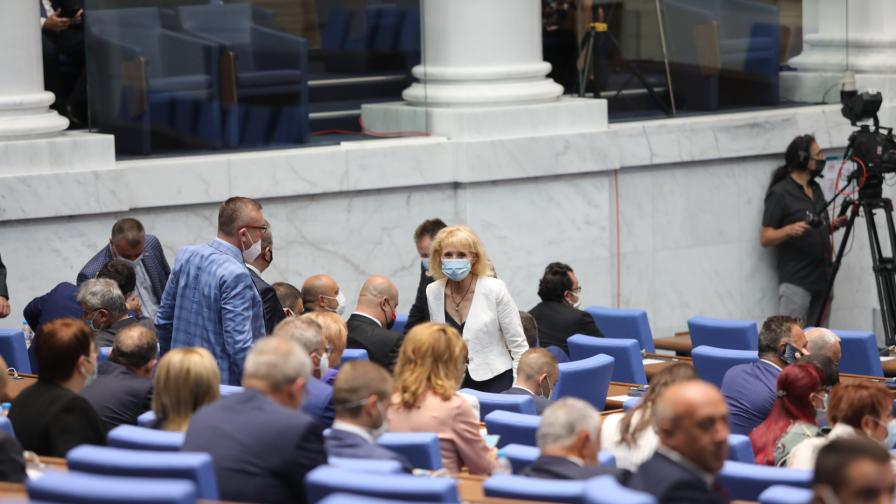 Отхвърлиха ветото на Радев за „кариерните бонуси“ във ВСС