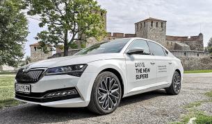 <p>Хибридната Skoda Superb iV вади скрити козове</p>