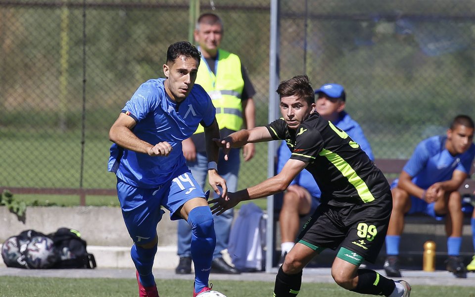 Левски и Витоша Бистрица играят при резултат 0:1 в контролна