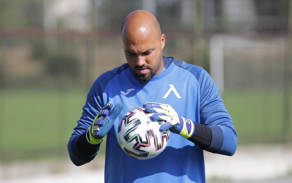 Капитанът на Левски Николай Михайлов е все по-близо до трансфер