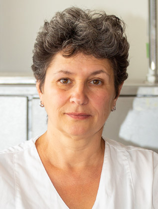 Д-р Екатерина Радоилска е специалист по хранене и диететика с научна степен доктор на медицинските науки. Основните ѝ интереси и разработки са в областта на изследвания върху пробиотици, експериментално моделиране на микрофлората и др. От 1996 г. до сега е главен асистент в отдел Микробиологични анализи на НЦОЗА. Автор е на редица научни публикации.