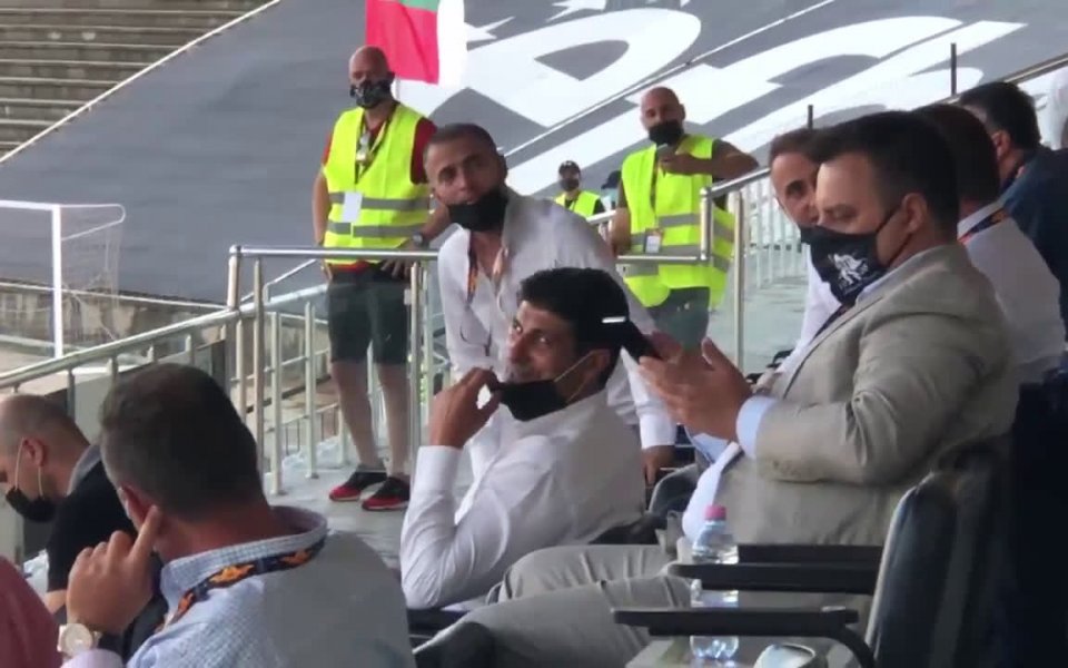 Атмосферата в ложите преди сблъсъка Локо Пд - Тотнъм. .native-ad-suggested-news